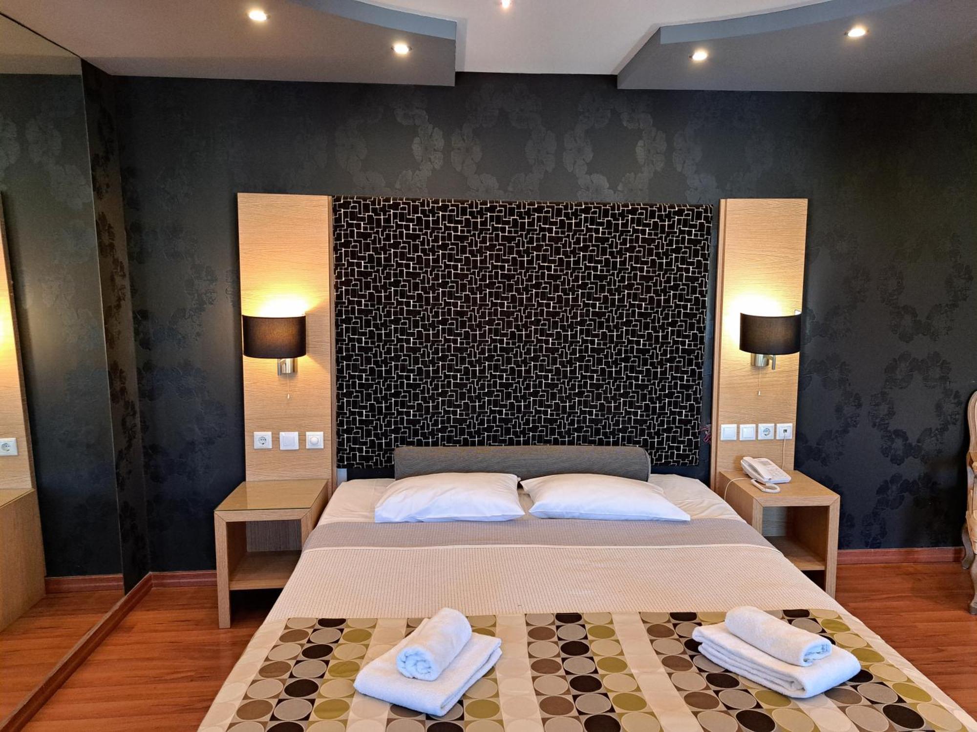 Nefeli Hotel Alimos Bagian luar foto